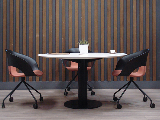 Стол для переговоров ЛДСП Белый