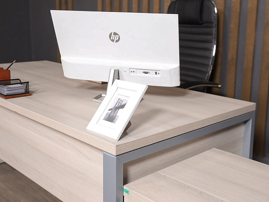 Стол руководителя ЛДСП Клен