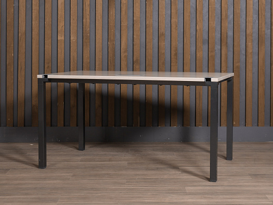 Стол прямоугольный Steelcase ЛДСП Дуб США