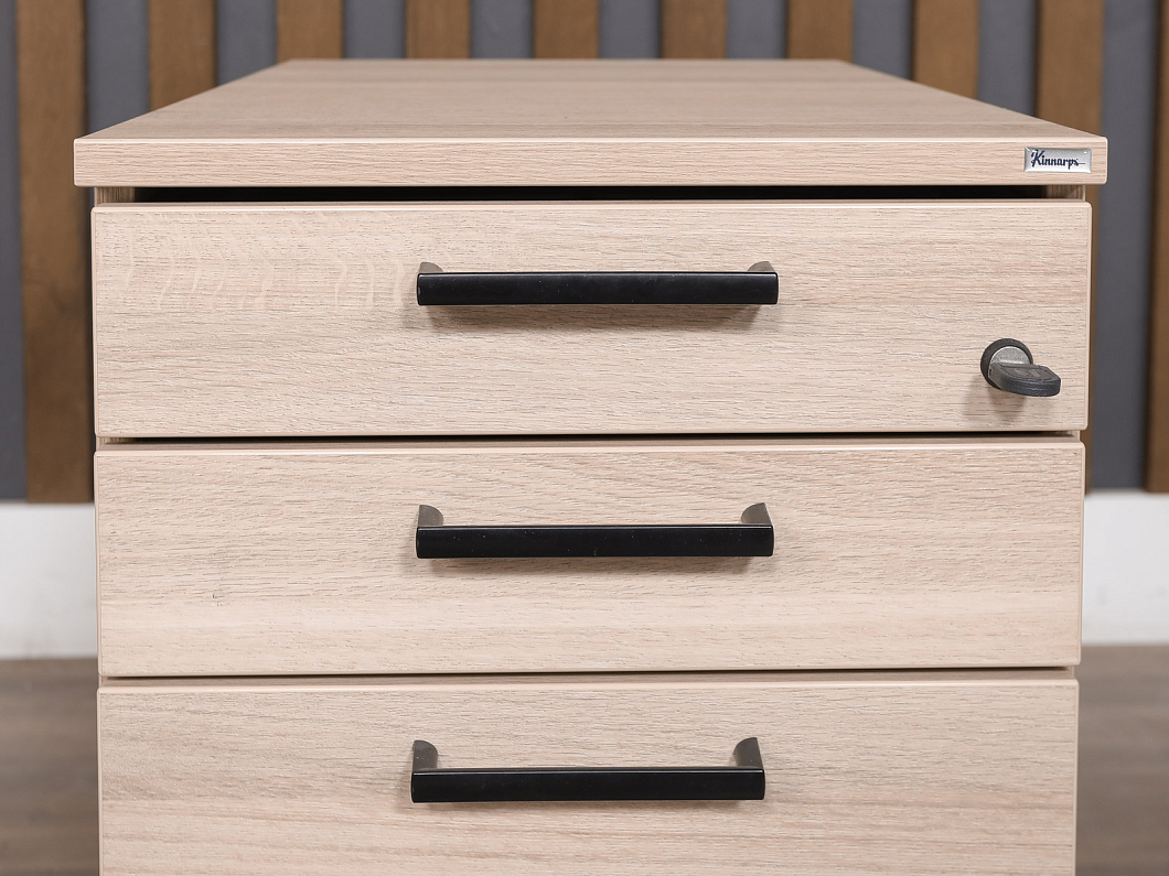 Стол с тумбой Kinnarps ЛДСП Ясень шимо Швеция (СТМЯ-100425)