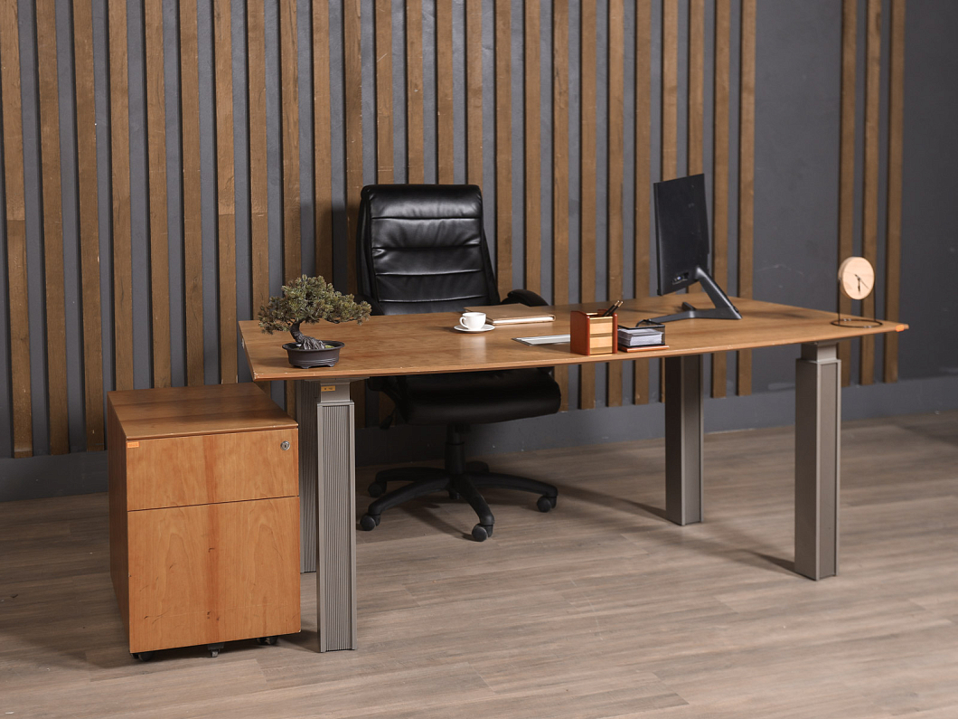 Стол с тумбой Steelcase ЛДСП Орех США (СРТОР-251025)