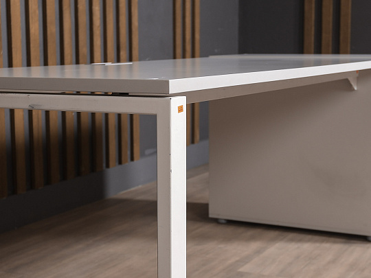 Стол с тумбой ЛДСП Белый