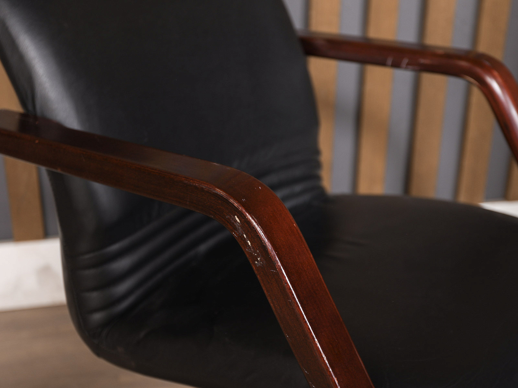 Конференц-кресло Искусственная кожа Чёрный Импорт (КФЭЧ2-090725)