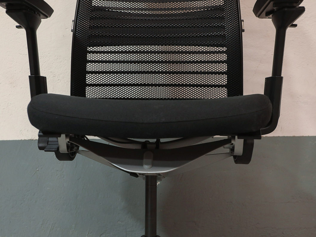 Кресло руководителя Steelcase Think V2 Ткань Чёрный Франция (КПТСЧ1-030626)