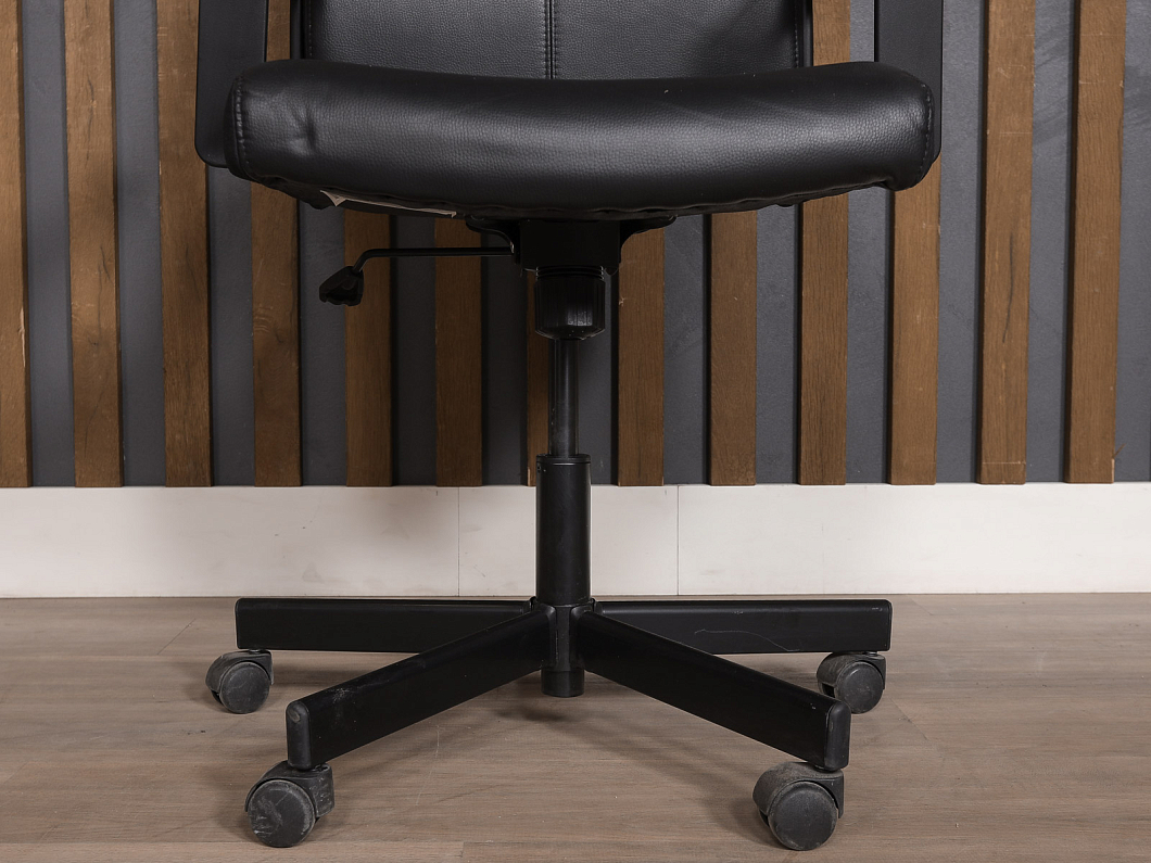 Кресло руководителя IKEA Millberget Искусственная кожа Чёрный Китай (КРЭЧ-110825)