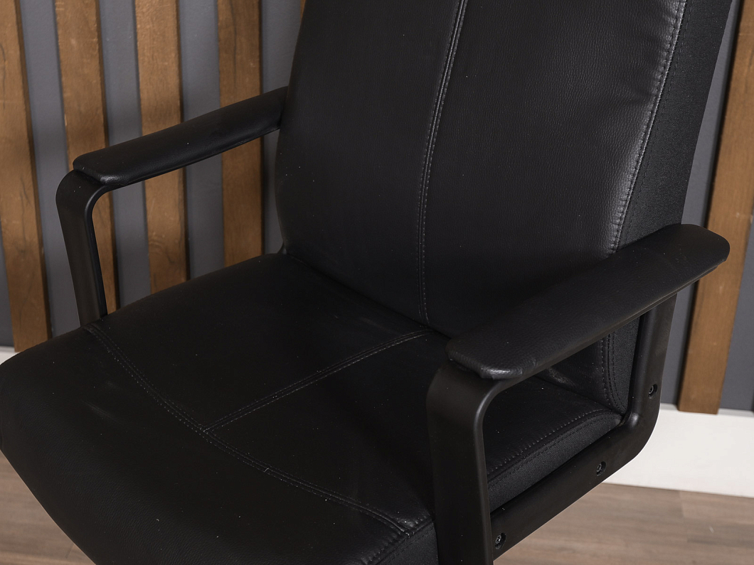 Кресло руководителя IKEA Millberget Искусственная кожа Чёрный Китай (КРЭЧ-110825)