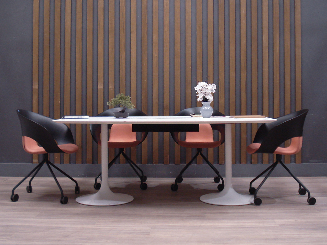 Стол для переговоров ЛДСП Белый (СППБ4-281225)