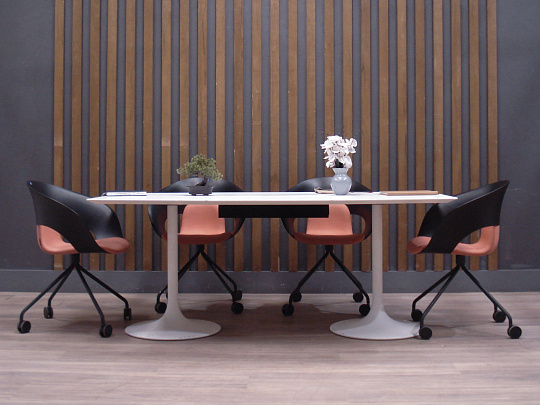 Стол для переговоров ЛДСП Белый