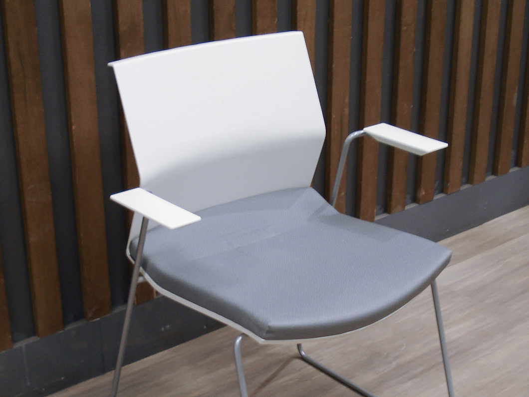 Конференц-кресло Bene Ткань Белый Австрия (КФБСР-281225)