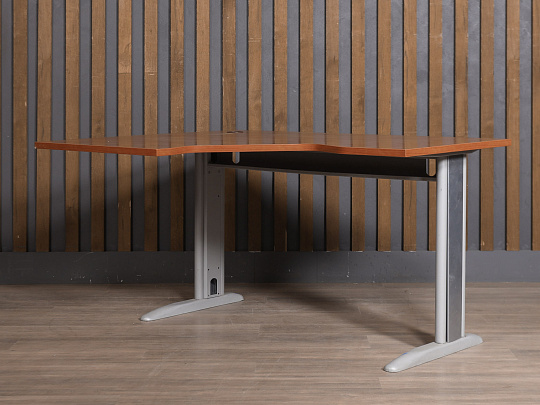 Стол эргономичный ЛДСП Вишня