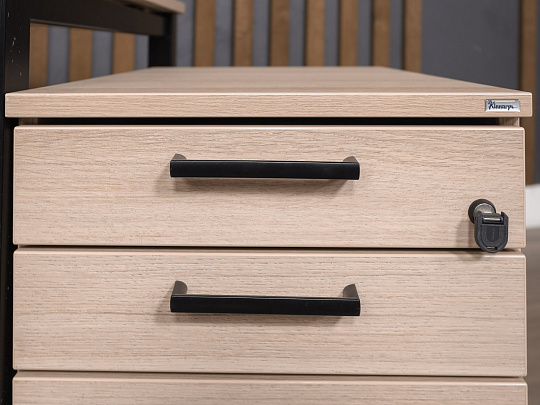 Стол с тумбой Kinnarps ЛДСП Ясень шимо Швеция