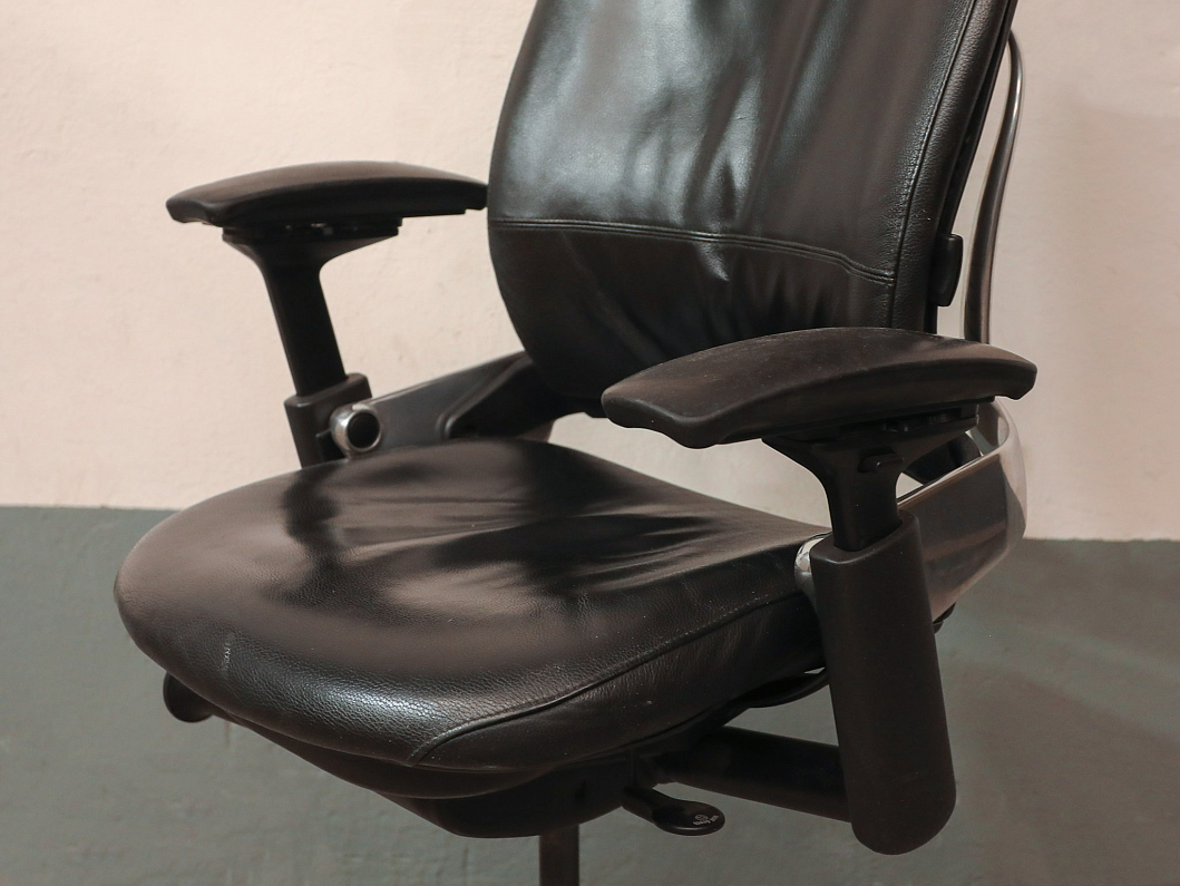 Кресло руководителя Steelcase Leap V2 Кожа Чёрный Франция (КРКЧ-260626)