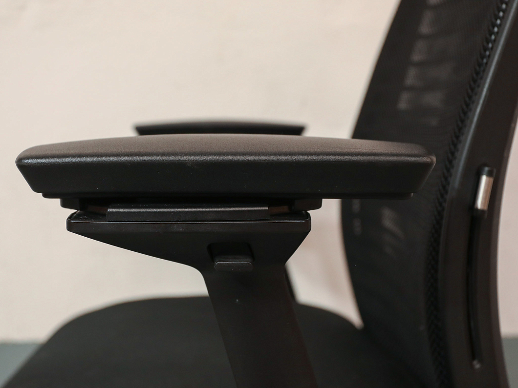 Кресло руководителя Steelcase Think V2 Ткань Чёрный Франция (КПТСЧ1-030626)