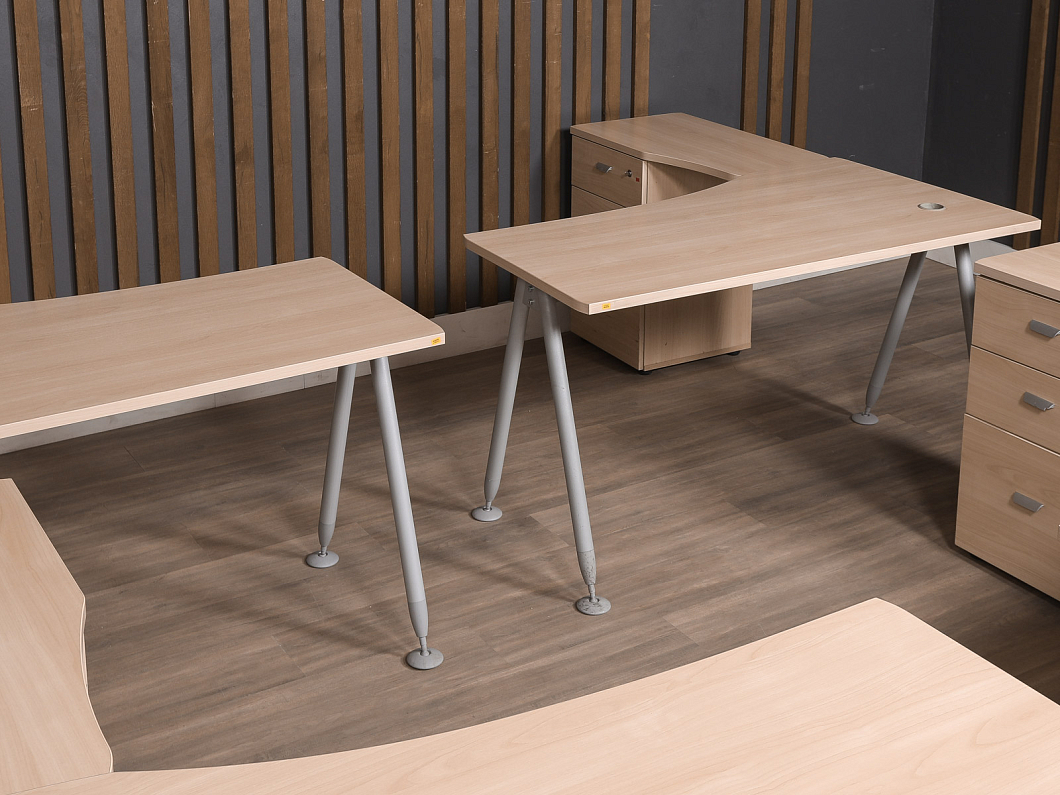 Стол Левый эргономичный с тумбой ЛДСП Бук (СТЭБКМ-190825)