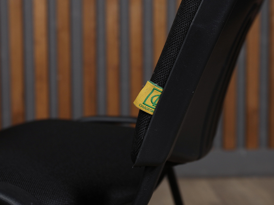 Офисный стул ИЗО Ткань Чёрный Россия (ОСТЧ-ИЗО)