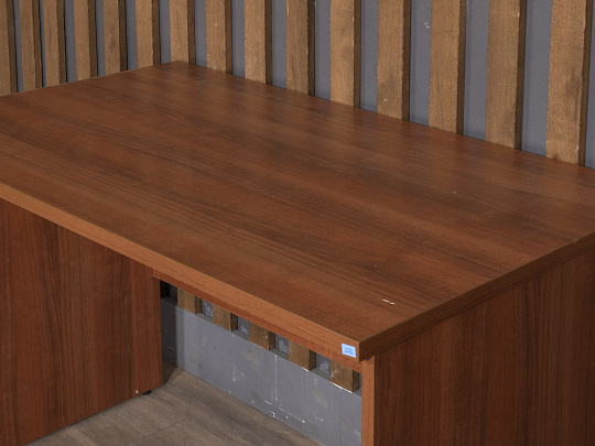 Стол прямоугольный ЛДСП Орех