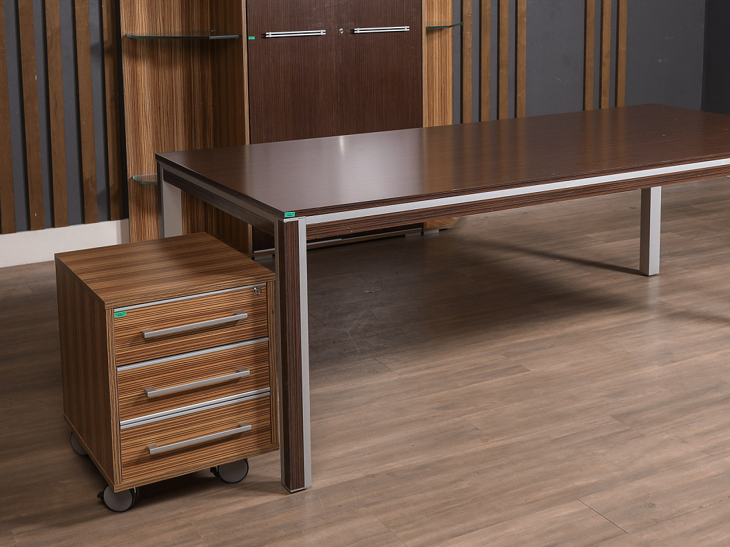 Кабинет руководителя ЛДСП Орех (КРЗБОР-100925)