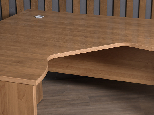 Стол эргономичный ЛДСП Орех