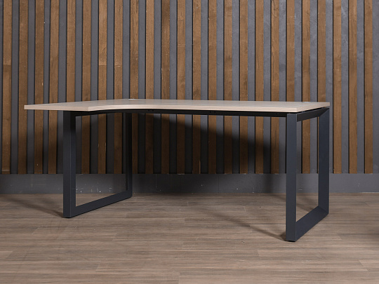 Стол эргономичный ONIX ЛДСП Дуб Россия