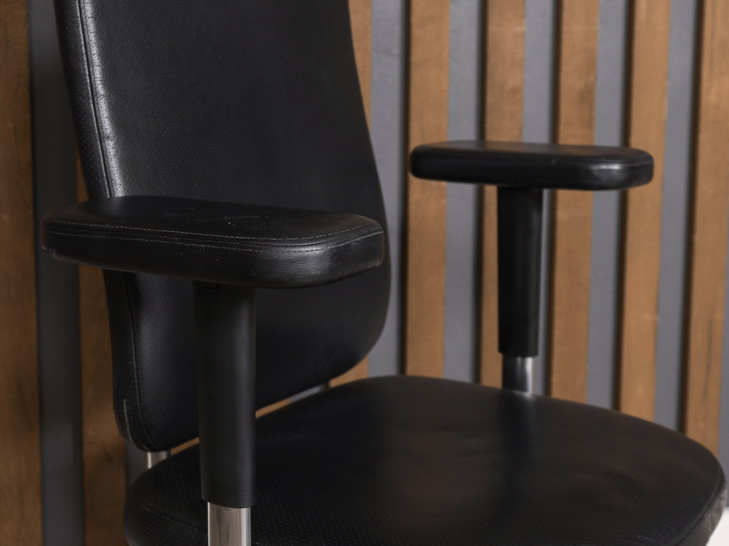 Кресло руководителя Vitra Headline Кожа Чёрный Швейцария (КДРЧ-300924)