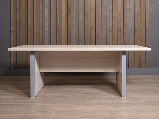 Стол для переговоров ЛДСП Клен