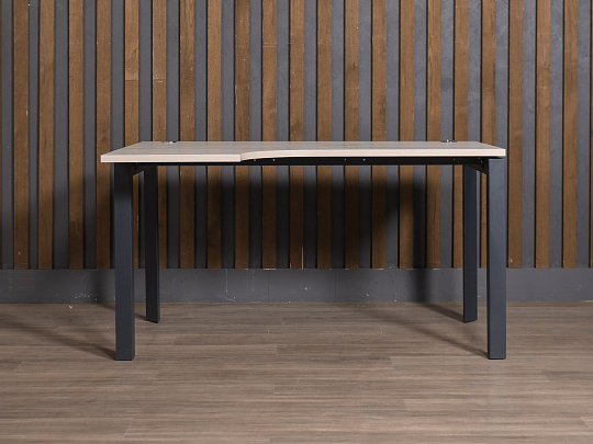 Стол эргономичный ONIX ЛДСП Дуб Россия