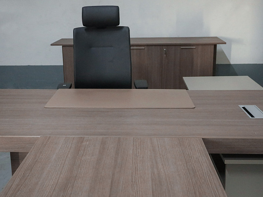 Кабинет руководителя UFFIX Essence ЛДСП Ясень шимо Италия