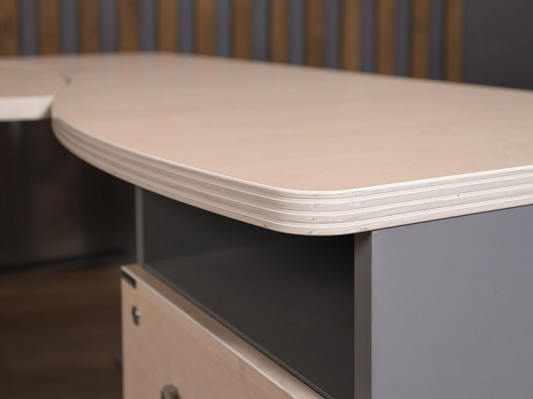 Стол с тумбой Berlin ЛДСП Дуб Россия (СПДМБ2-271225)