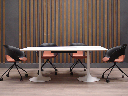 Стол для переговоров ЛДСП Белый