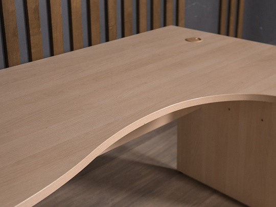 Стол эргономичный ЛДСП Дуб