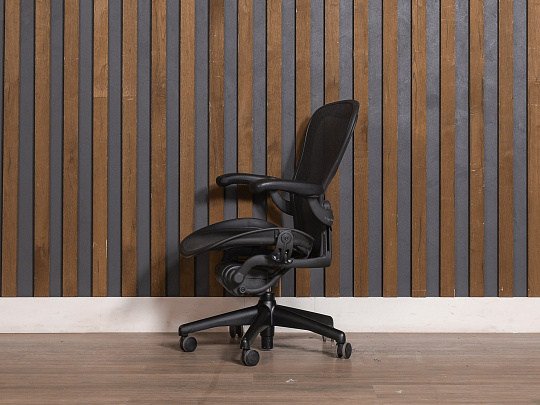 Кресло руководителя Herman Miller Aeron Сетка Чёрный США
