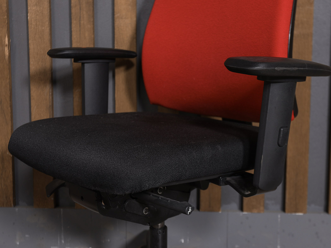 Офисное кресло Interstuhl Ткань Красный Германия (КПТКР1-251025)