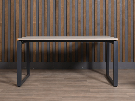 Стол эргономичный ONIX ЛДСП Дуб Россия