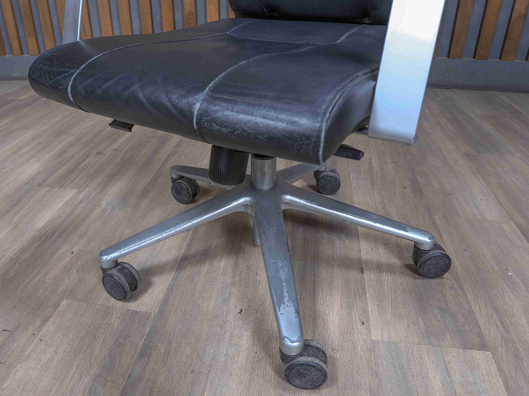 Кресло руководителя SitLand MADERA/A Кожа Чёрный Италия (КПЧ7-200724)