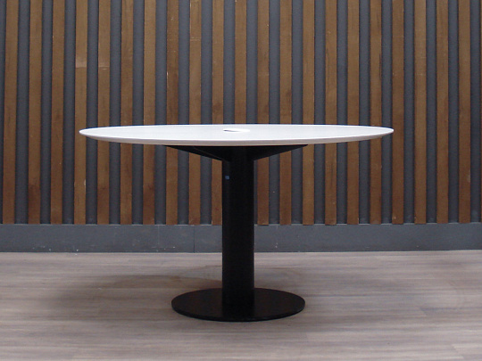 Стол для переговоров ЛДСП Белый