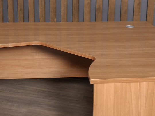 Стол эргономичный ЛДСП Ольха