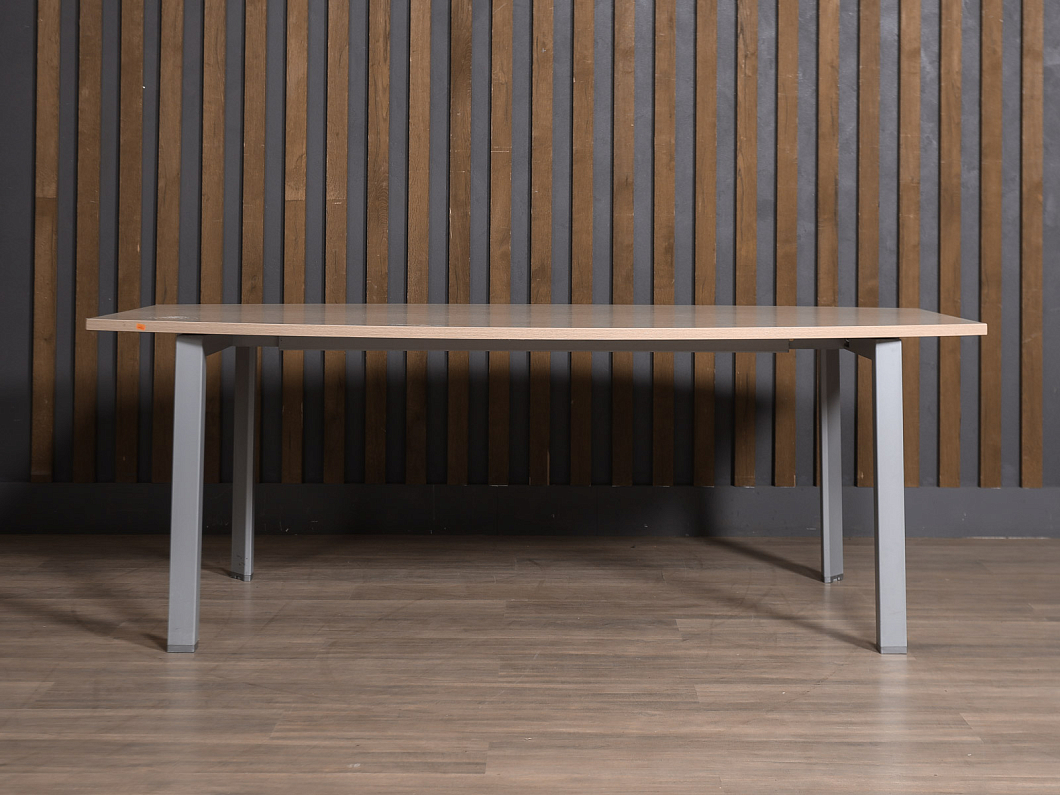 Стол для переговоров ЛДСП Белый (СРБ-261025)