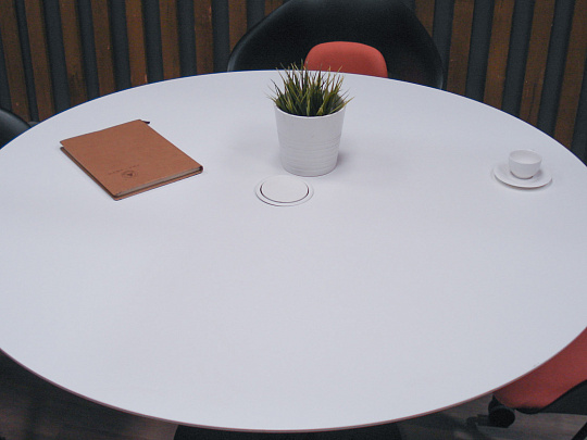 Стол для переговоров ЛДСП Белый