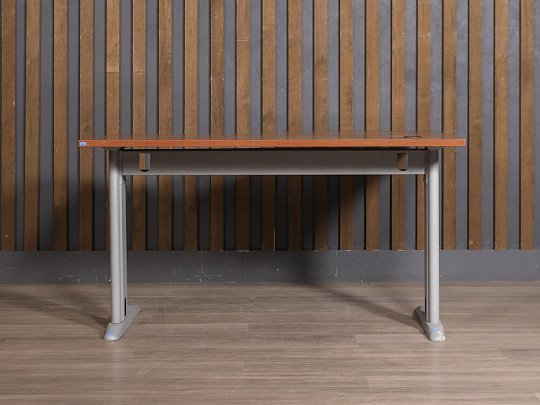 Стол эргономичный ЛДСП Вишня