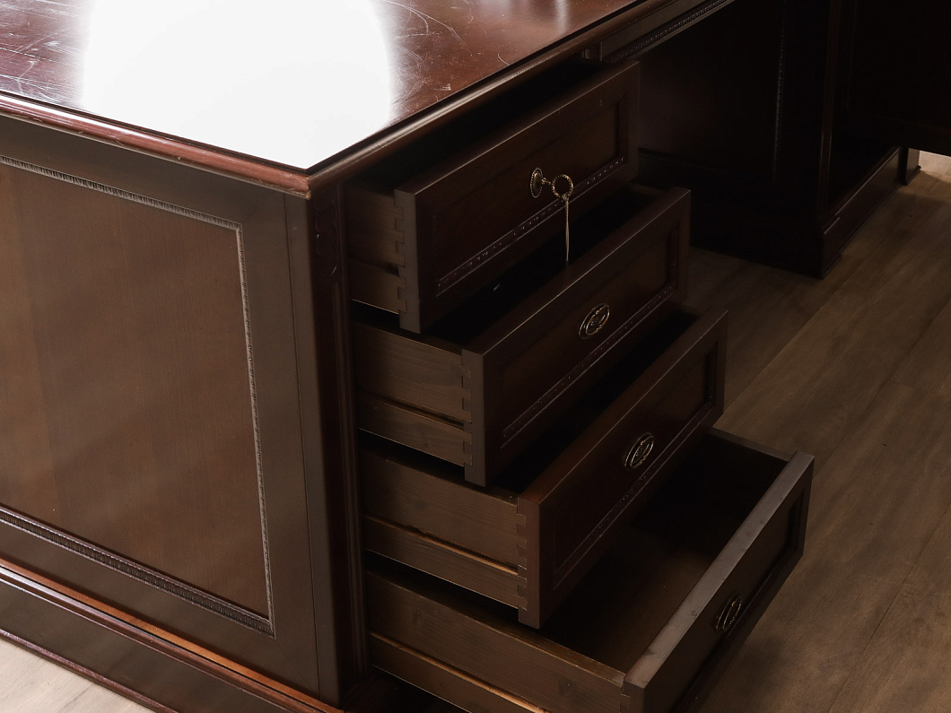 Кабинет руководителя МДФ Вишня (КРВШ1-090725)