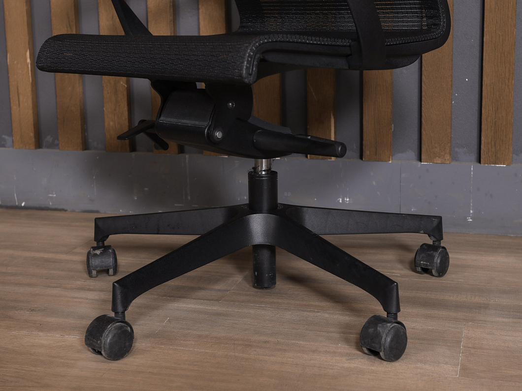 Кресло руководителя Donati Сетка Чёрный (КРТЧ-240126)