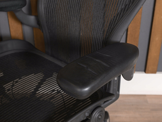 Кресло руководителя Herman Miller Aeron Сетка Чёрный США