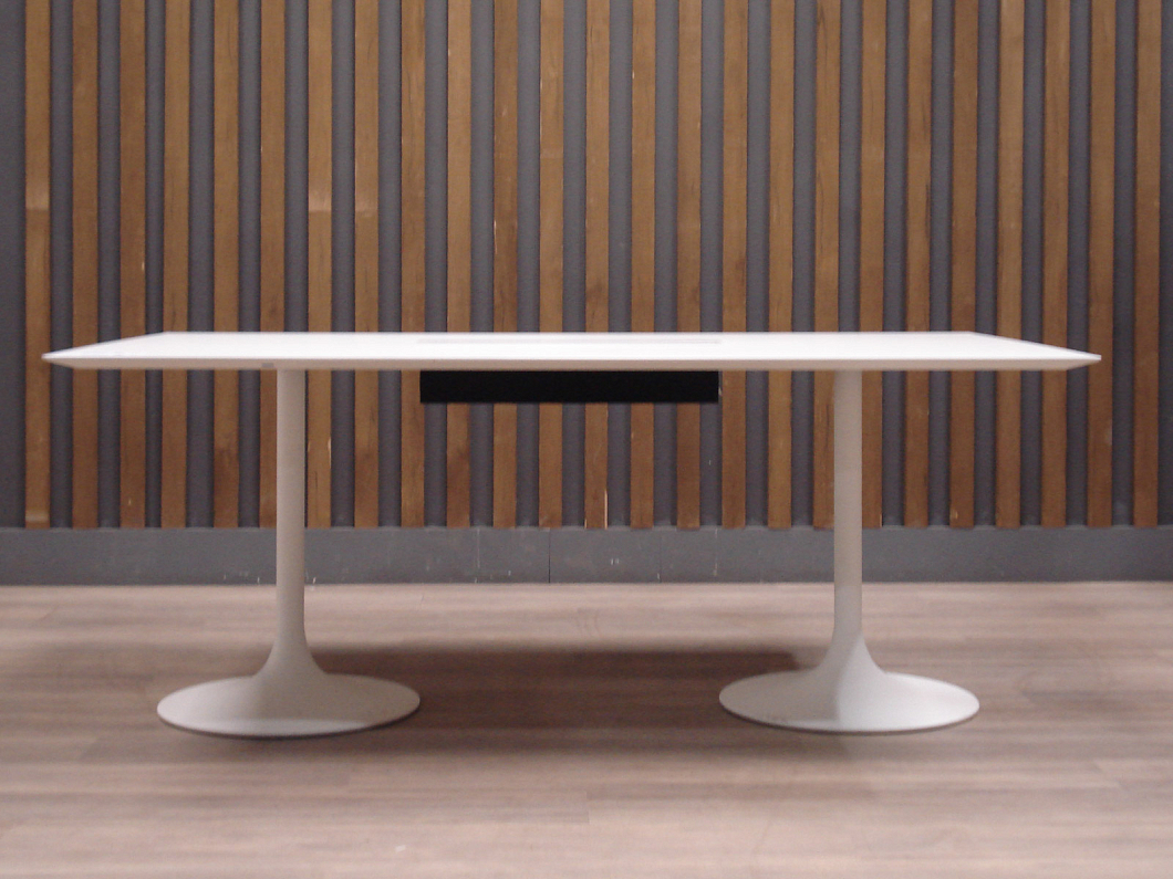 Стол для переговоров ЛДСП Белый (СППБ3-281225)