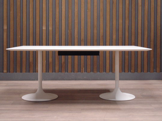 Стол для переговоров ЛДСП Белый