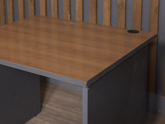 Стол прямоугольный ЛДСП Орех