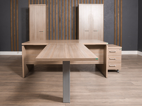 Кабинет руководителя СТОРОСС Патриот ЛДСП Ясень шимо Россия