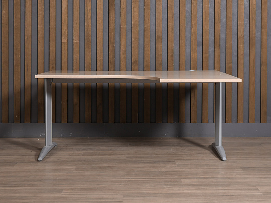 Стол угловой ЛДСП Клен