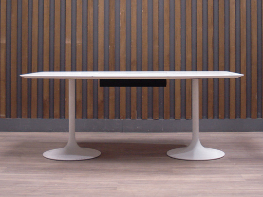 Стол для переговоров ЛДСП Белый