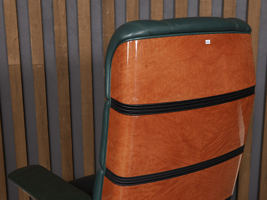 Кресло руководителя R.A. Mobili HERGO A Кожа Зелёный Италия