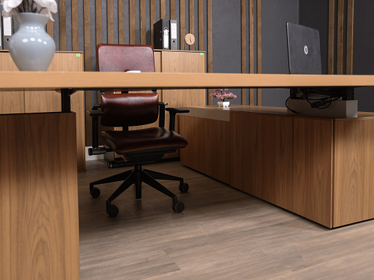 Кабинет руководителя OFFICE NEXT Славянская Столица Motion Executive ЛДСП Зебрано Россия